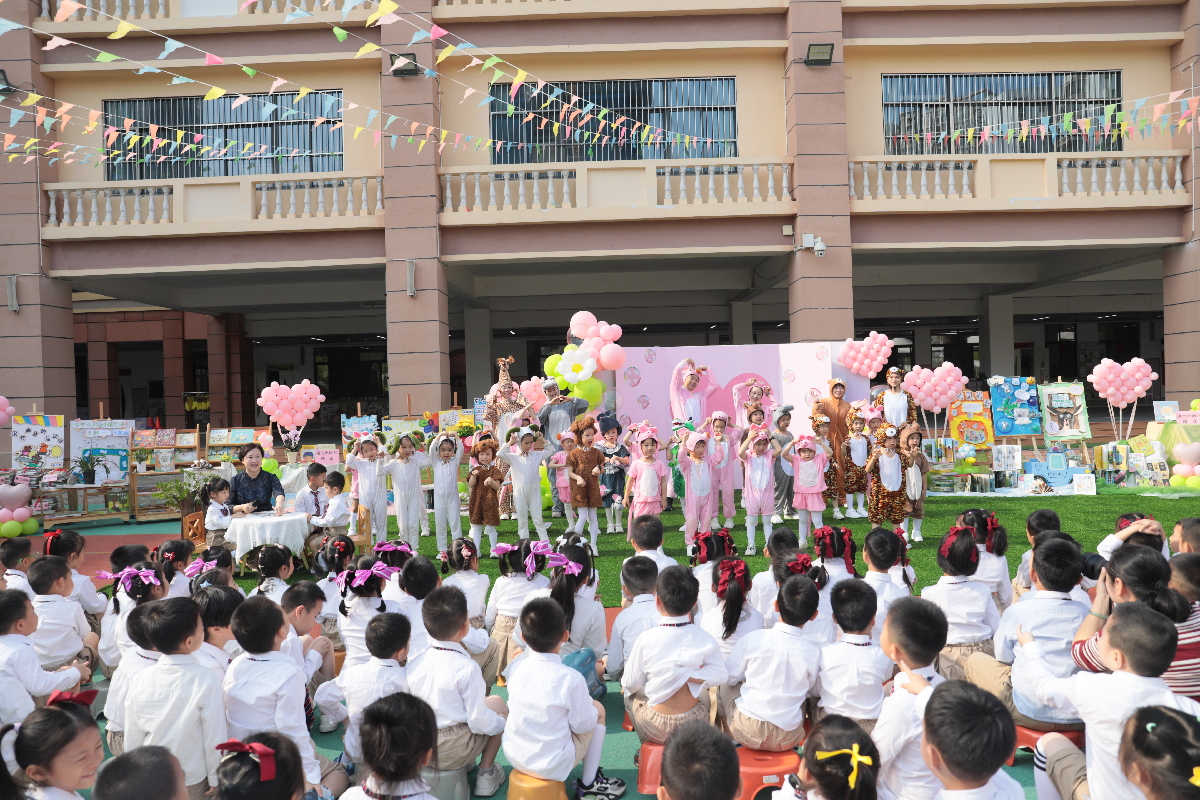孩子们开启温暖的阅读之旅