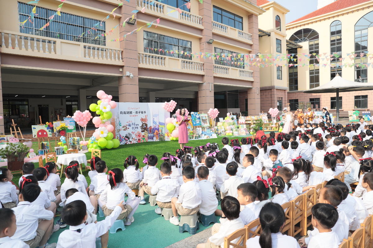 孩子们开启温暖的阅读之旅