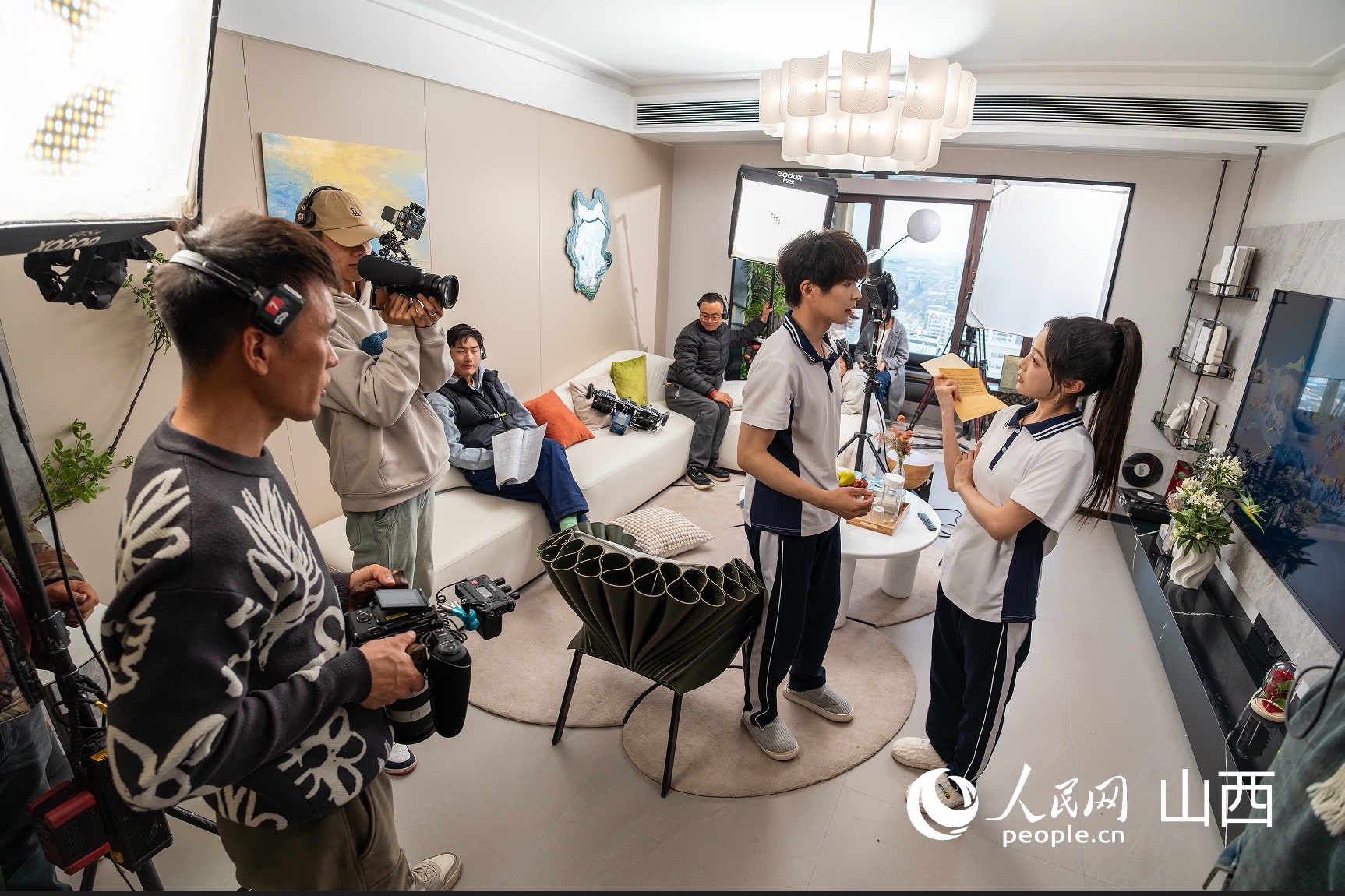 一短剧剧组在临汾拍摄现场。人民网马梦迪 摄