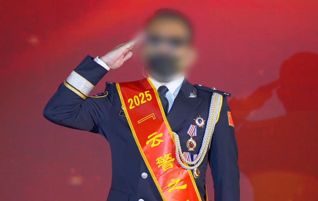 隐姓埋名，以血肉筑屏障！这位警官，值得最高敬意