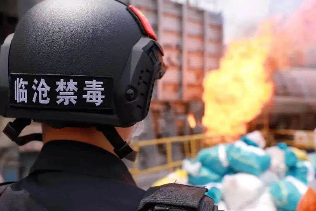 隐姓埋名，以血肉筑屏障！这位警官，值得最高敬意