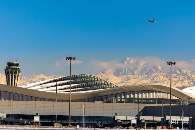 数读中国开局新活力丨28 个机场、693 条航线，新疆航空“振翅高飞”激活区域发展新动能