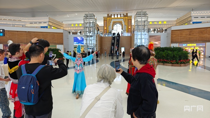 数读中国开局新活力丨28 个机场、693 条航线，新疆航空“振翅高飞”激活区域发展新动能
