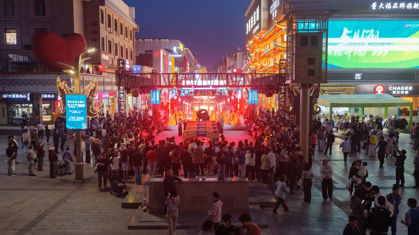 宁夏兴庆区五一“潮”玩步行街活动启幕
