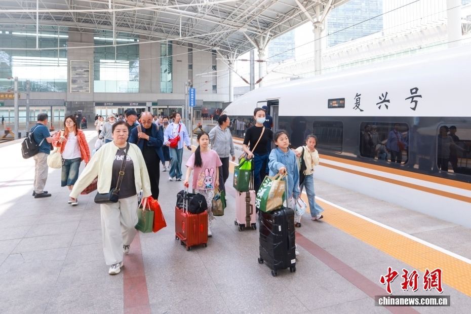 “五一”假期最后一日全国铁路返程客流继续攀升