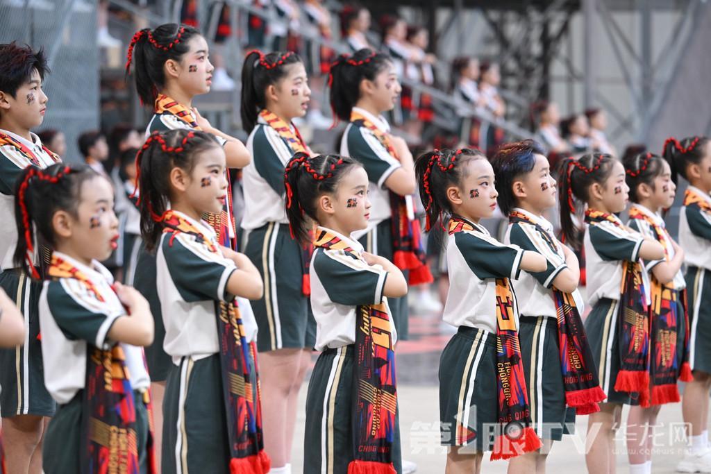 重庆“黄金球市”点燃“五一”假期