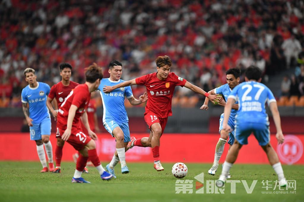 重庆“黄金球市”点燃“五一”假期