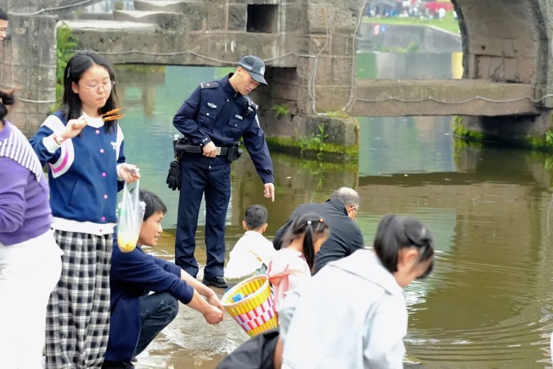 重庆荣昌公安倾力守护交出“五一”平安答卷