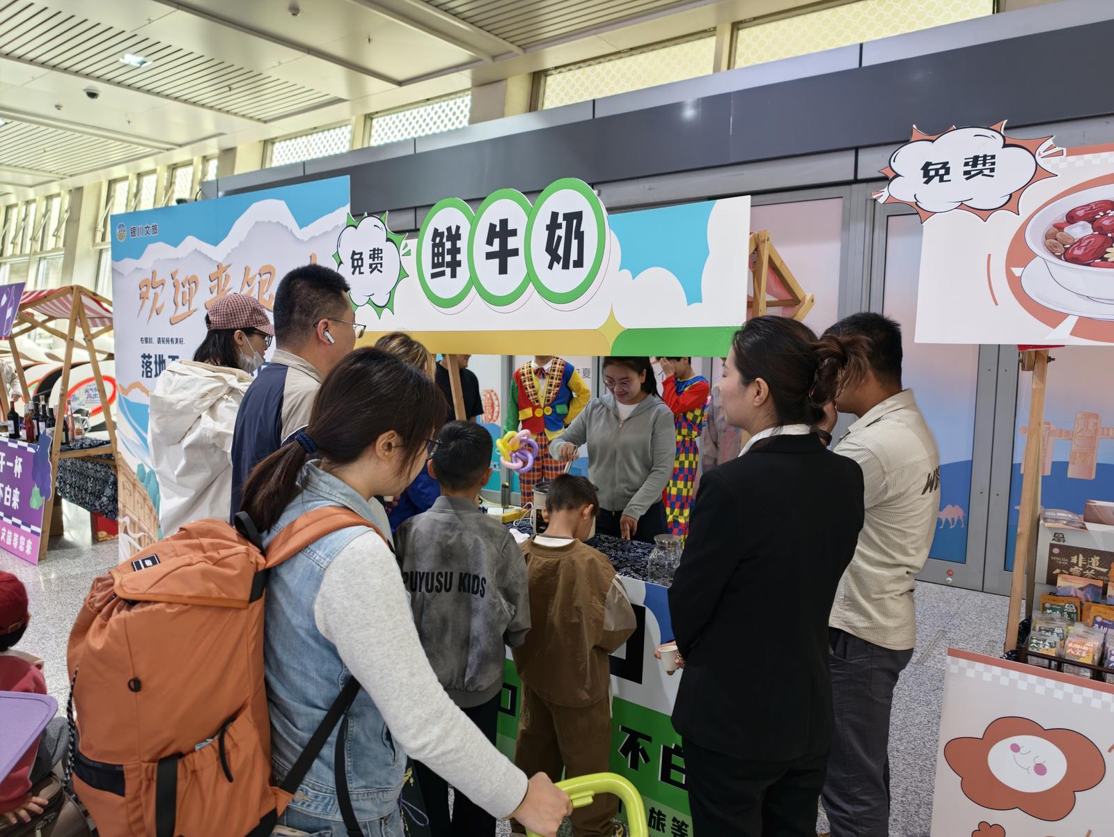 一下飞机就被“宠”上天！银川机场这波迎客操作，太圈粉了