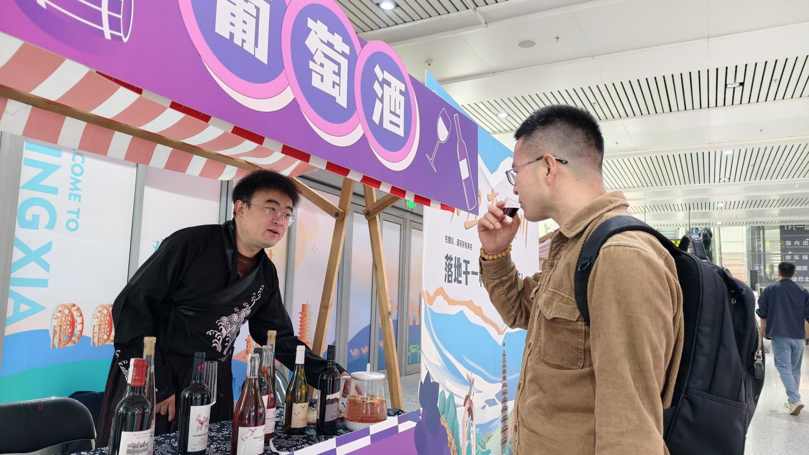 一下飞机就被“宠”上天！银川机场这波迎客操作，太圈粉了