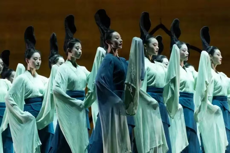 重庆万州上演舞剧《只此青绿》 精品剧目赋能文旅融合