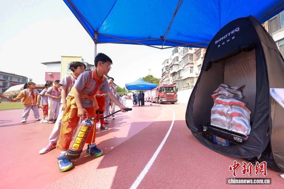 全国防灾减灾日 北京小学生学习应急避险技能