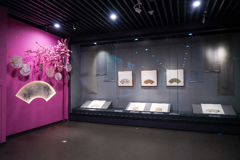 “清代花鸟画扇面展”在广西博物馆开展