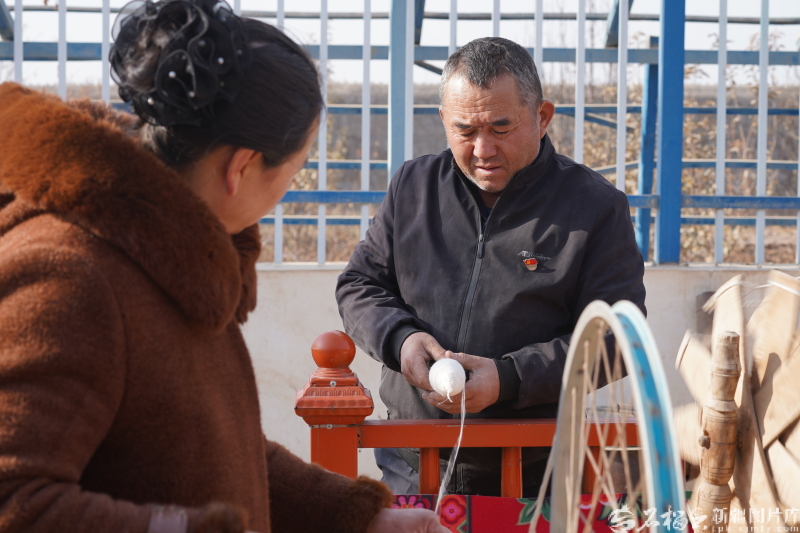 铸牢中华民族共同体意识丨买买提江的织布记