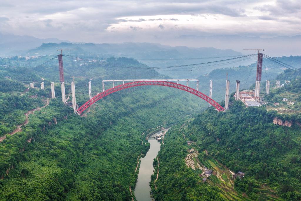 重庆武两高速凤来大溪河特大桥建设稳步推进