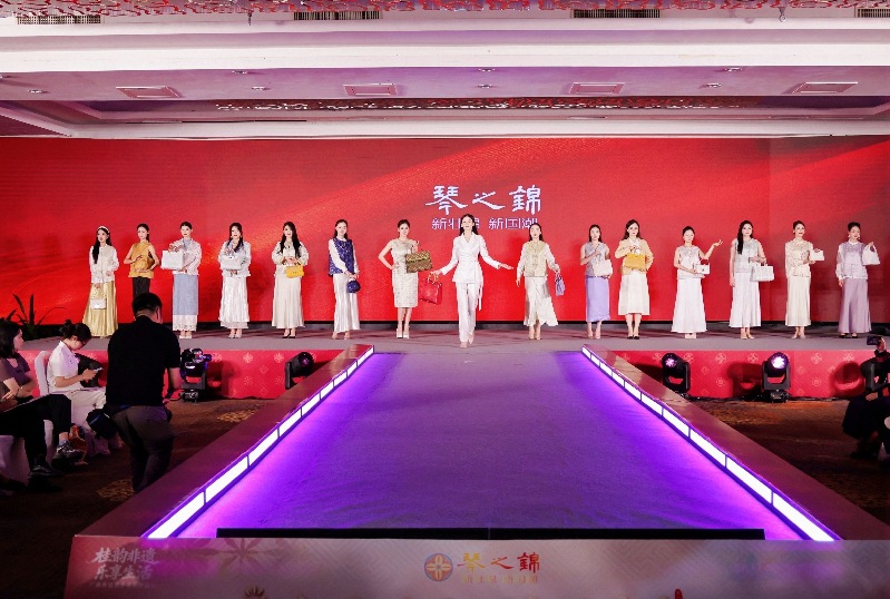 广西发布一批“琴之锦”壮锦新品
