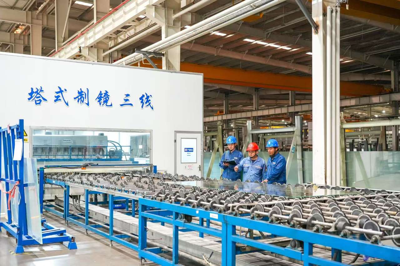 甘肃酒泉：追风逐光筑起绿能高地