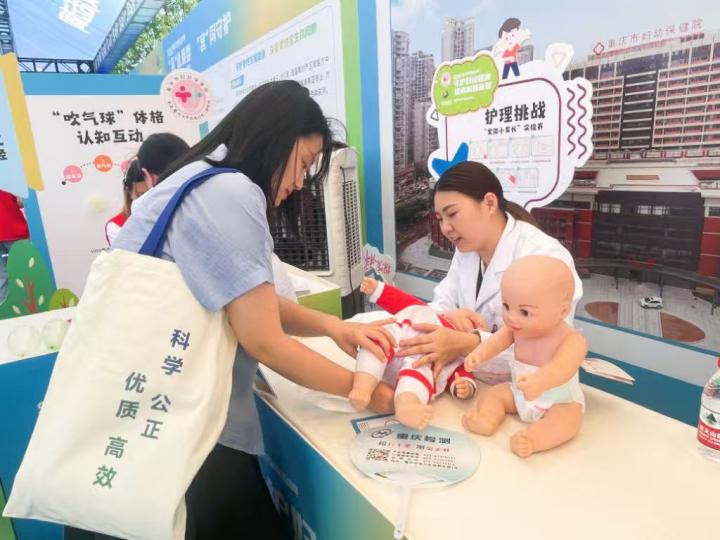 探秘新生儿救治科技 重庆妇幼科普守护新生希望