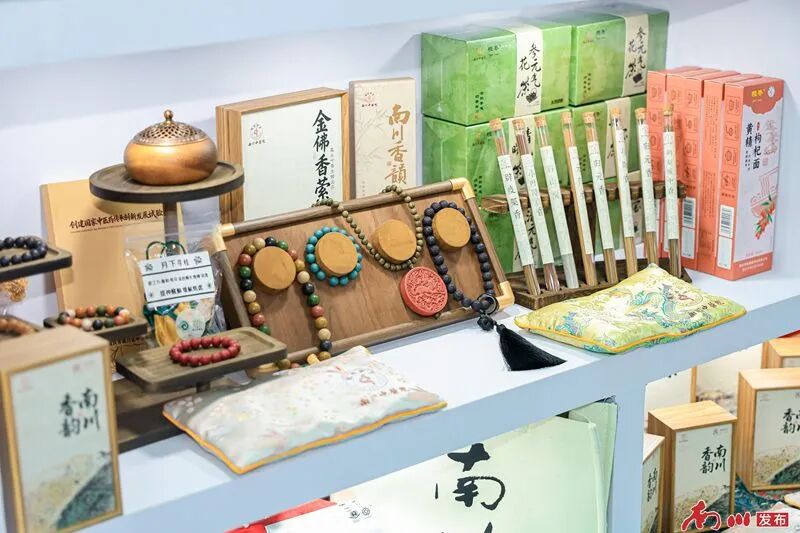 b6e061514acda567fa7fa06dfe55132e_副本.jpg