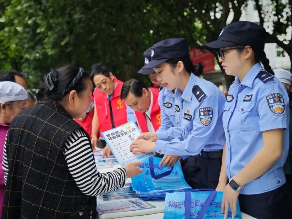 重庆公安：全域护航勇担使命 多场景守护群众安宁