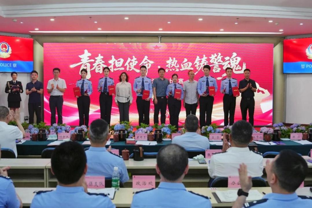 重庆公安：全域护航勇担使命 多场景守护群众安宁