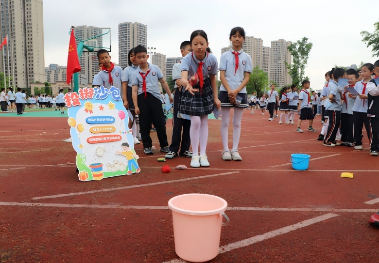 重庆巴南鱼洞二小：开展趣味运动闯关活动庆六一