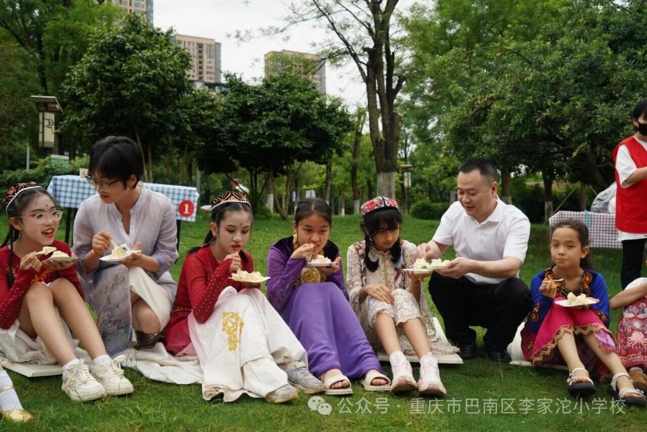 缤纷六一童趣飞扬 重庆巴南李家沱小学民族团结之花绽满园