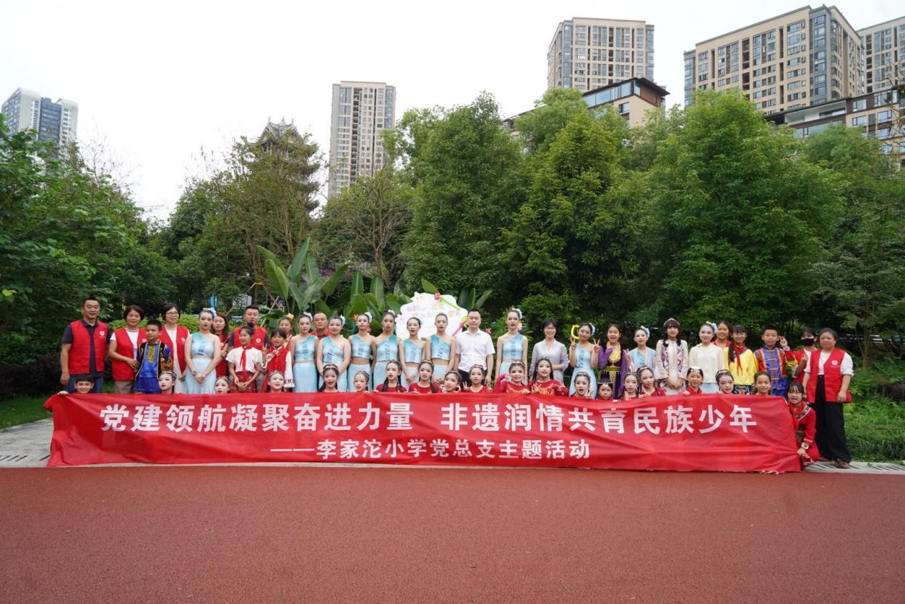缤纷六一童趣飞扬 重庆巴南李家沱小学民族团结之花绽满园
