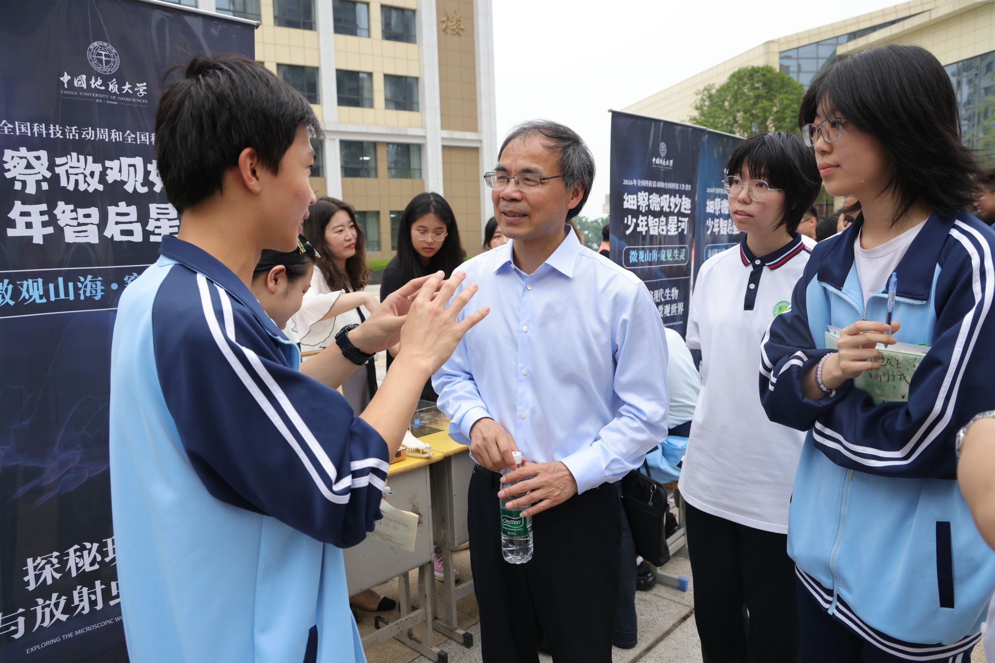 院士领航，探秘微观：地大走进洪山高中开展科普活动