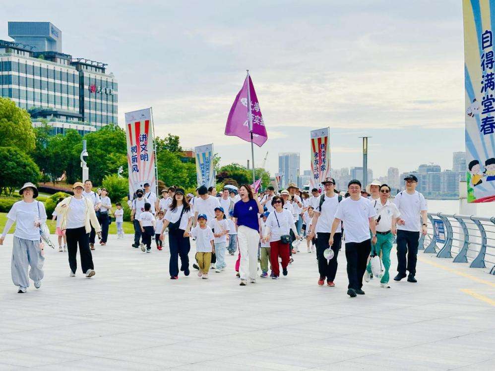 千组家庭在申城北外滩解锁儿童友好新玩法
