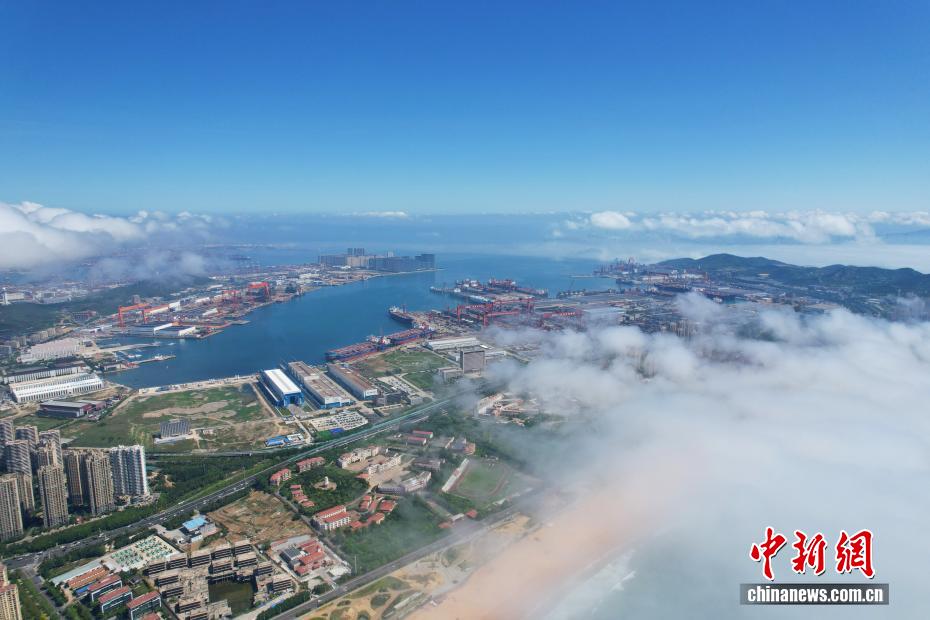 山东青岛再现平流雾景观