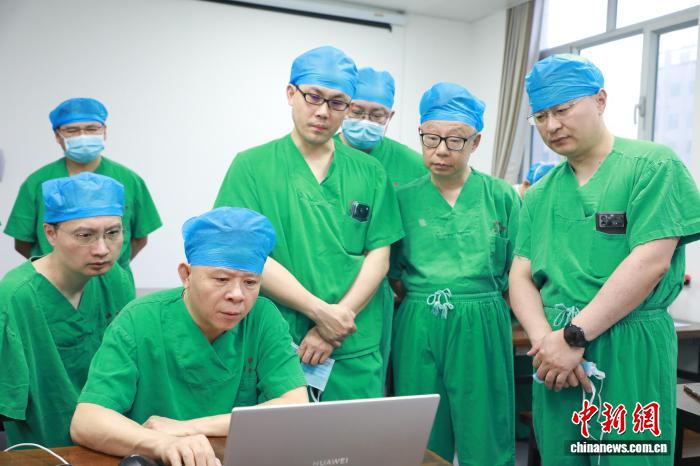 跨越4500公里 浙江团队为新疆少女“极限”保肺