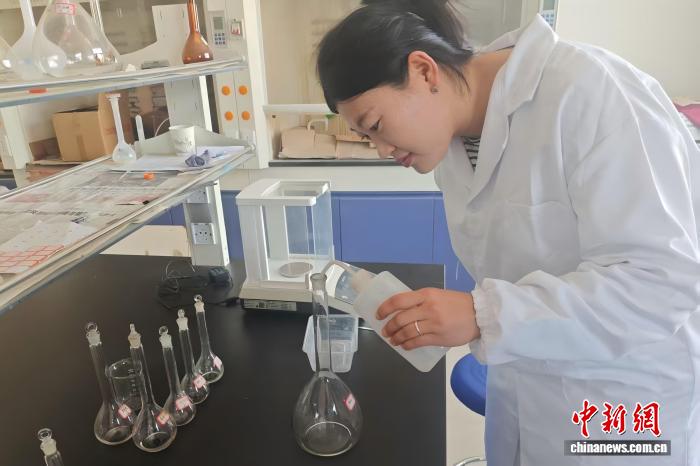 (青春华章·丝路逐光)河西学院独臂女孩的逆袭之路终见繁花
