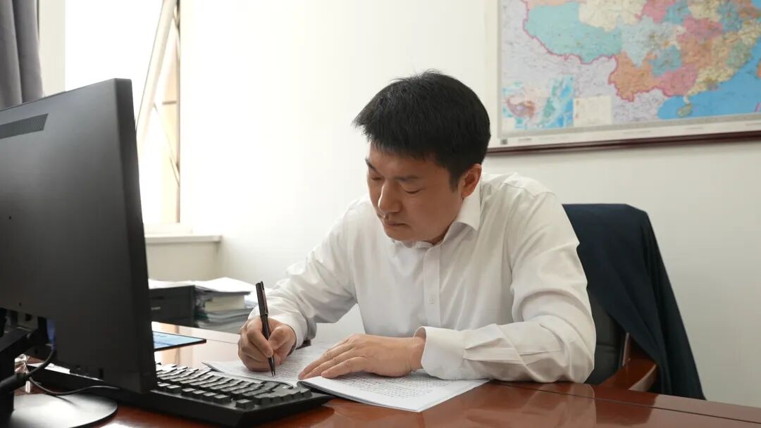 【援疆干部】三载援疆践初心 山海同心筑华章——记援疆干部向前