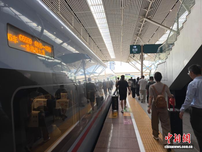 端午假期广深港高铁预计运送跨境旅客53.9万人次 端午假期广深港高铁预计运送跨境旅客53.9万人次