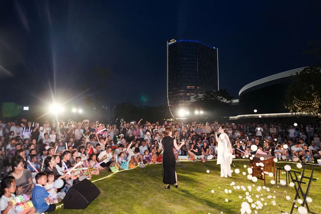 国风民乐点亮端午夏夜!天府双塔·草地音乐会特别场温情开唱