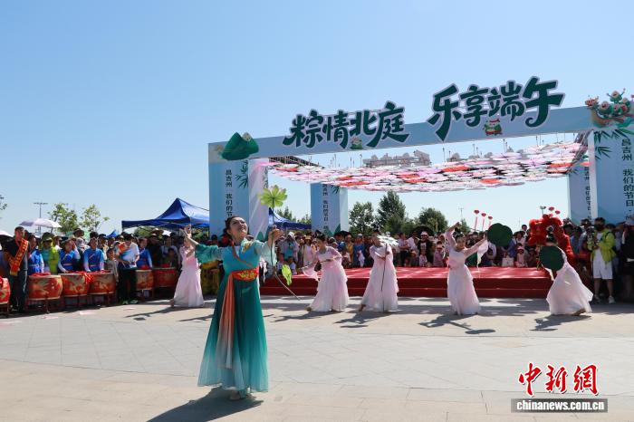 新疆昌吉:龙舟竞渡庆端午 新疆昌吉:龙舟竞渡庆端午