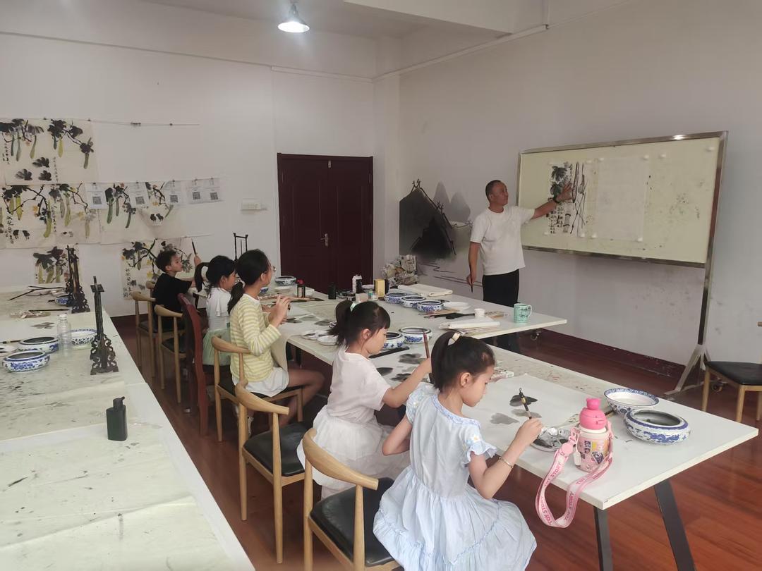 济宁兖州：关爱“咱娃”从节庆到日常，职工不再心挂两头