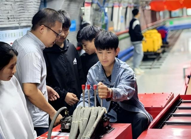 陕西能源职业技术学院:以定向委培为抓手 为西藏阿里培育本土技能人才 陕西能源职业技术学院:以定向委培为抓手 为西藏阿里培育本土技能人才