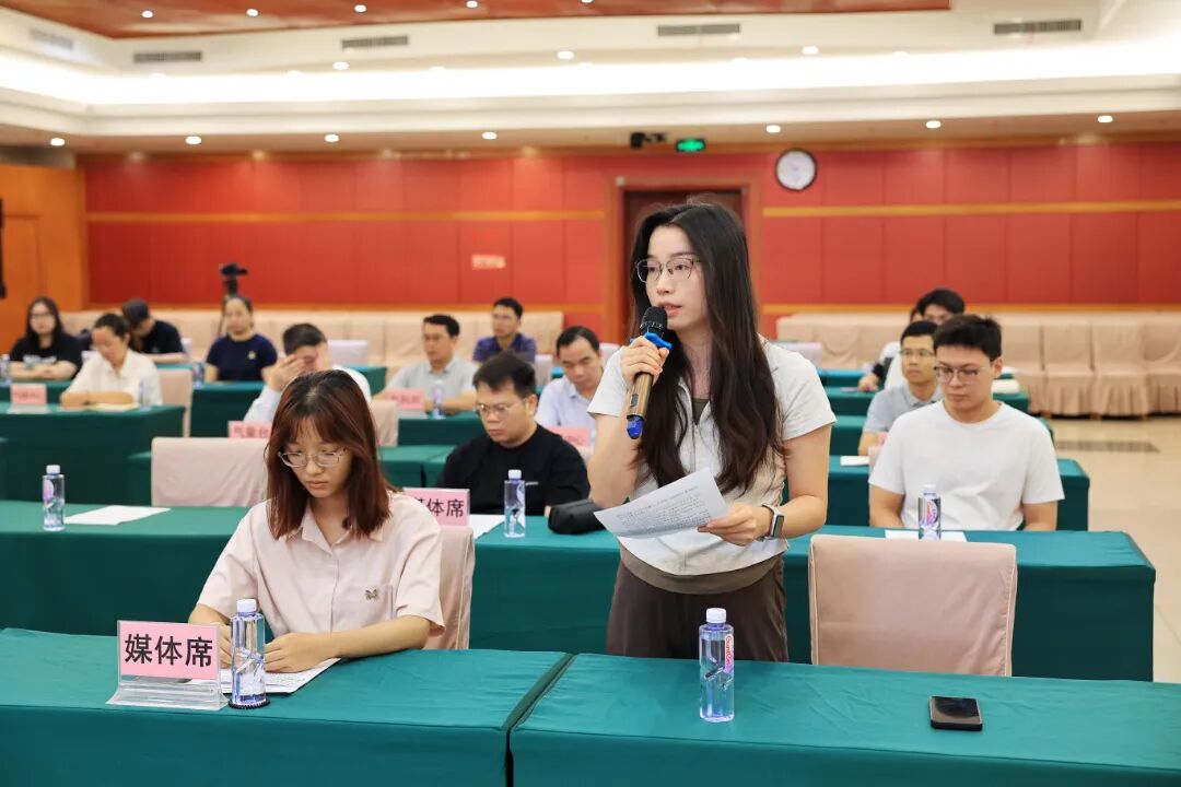 2026 年 AI 赋能千行百业超级联赛 “人工智能 + 气象” 创新应用大赛正式启动 发布会现场记者提问.jpg