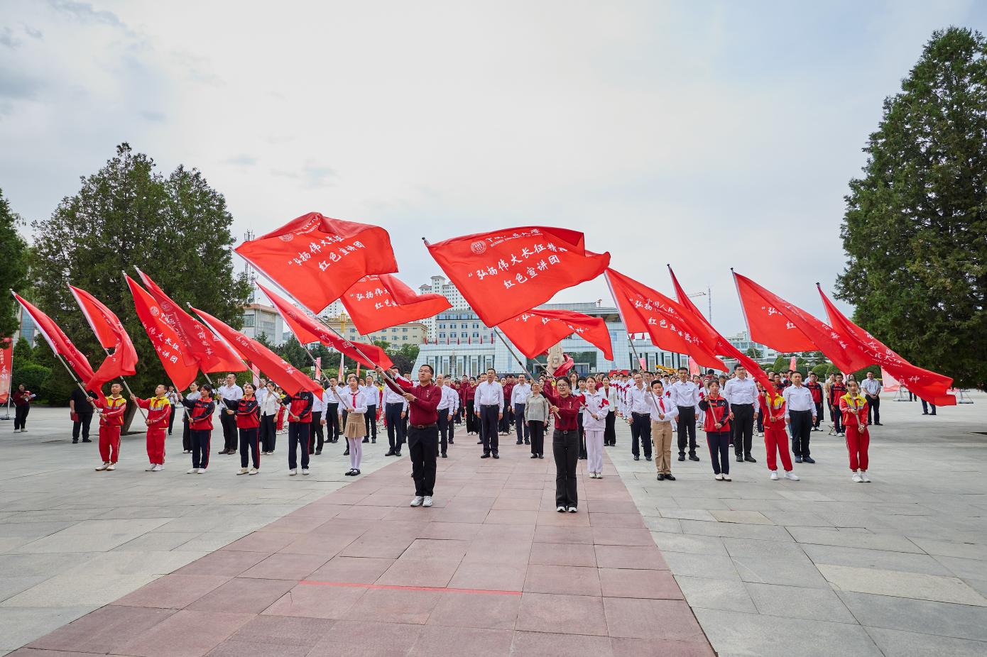 在长征会师地，大中小学生同上一堂“大思政课”