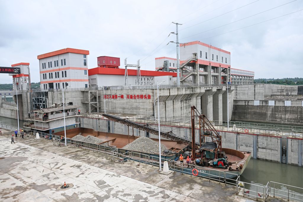 重庆双江航电枢纽船闸通航实船试验取得成功 重庆双江航电枢纽船闸通航实船试验取得成功
