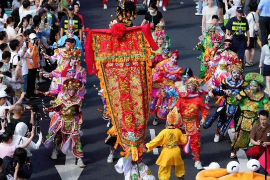 龙舟竞渡、中韩和鸣、街巷传香……定格深圳福田端午里万千温暖瞬间 龙舟竞渡、中韩和鸣、街巷传香……定格深圳福田端午里万千温暖瞬间