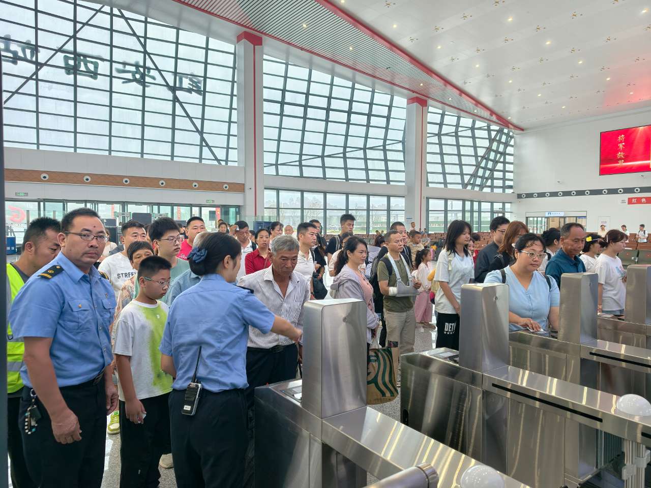 革命老区湖北红安迈入高铁时代SS 革命老区湖北红安迈入高铁时代SS