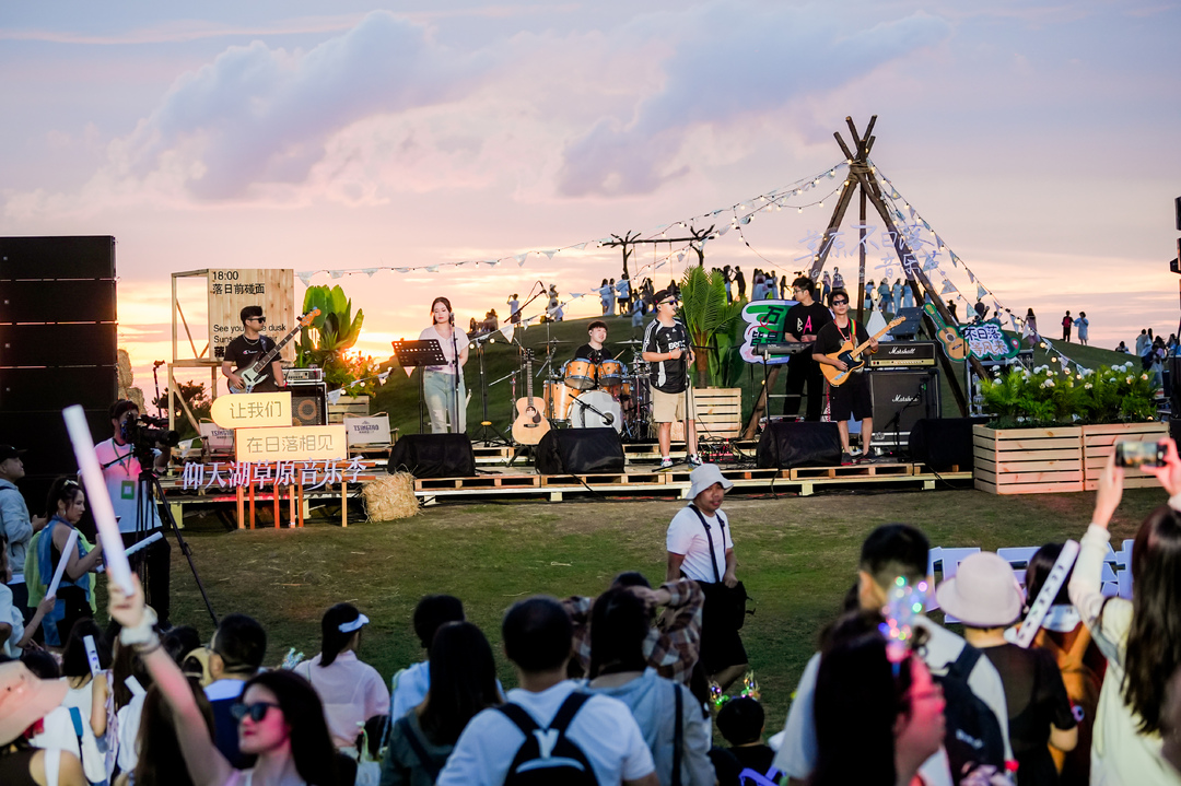 7月4日,2026年度仰天湖大草原音乐季启幕,20℃清凉仲夏夜谱写山原交响! 7月4日,2026年度仰天湖大草原音乐季启幕,20℃清凉仲夏夜谱写山原交响!