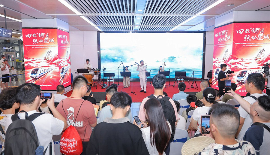 6号线地铁站厅变“文化驿站”。受访单位供图
