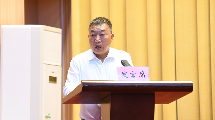 “泥人组长”背后的故事:一身泥泞印初心 马关县篾厂乡桂皮山村委会上红岩村小组组长田如良发言-(2)