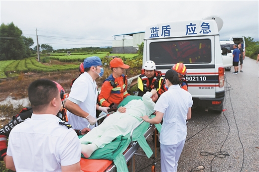 勠力同心战台风 众志成城护家园