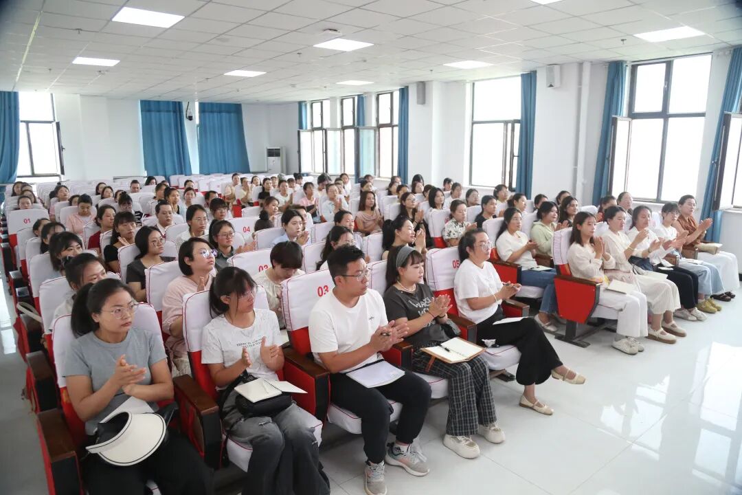 【师资培训】阿克苏市幼儿园骨干教师业务能力提升培训班在阿克苏教育学院举行