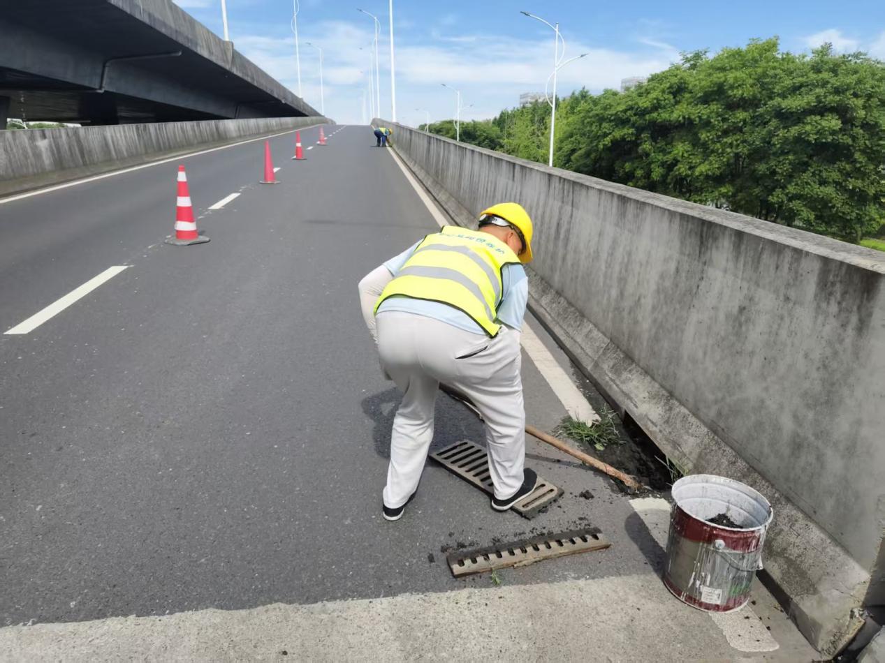 风未至 人先动 苏州市吴江区公路中心全面防御台风“巴威”